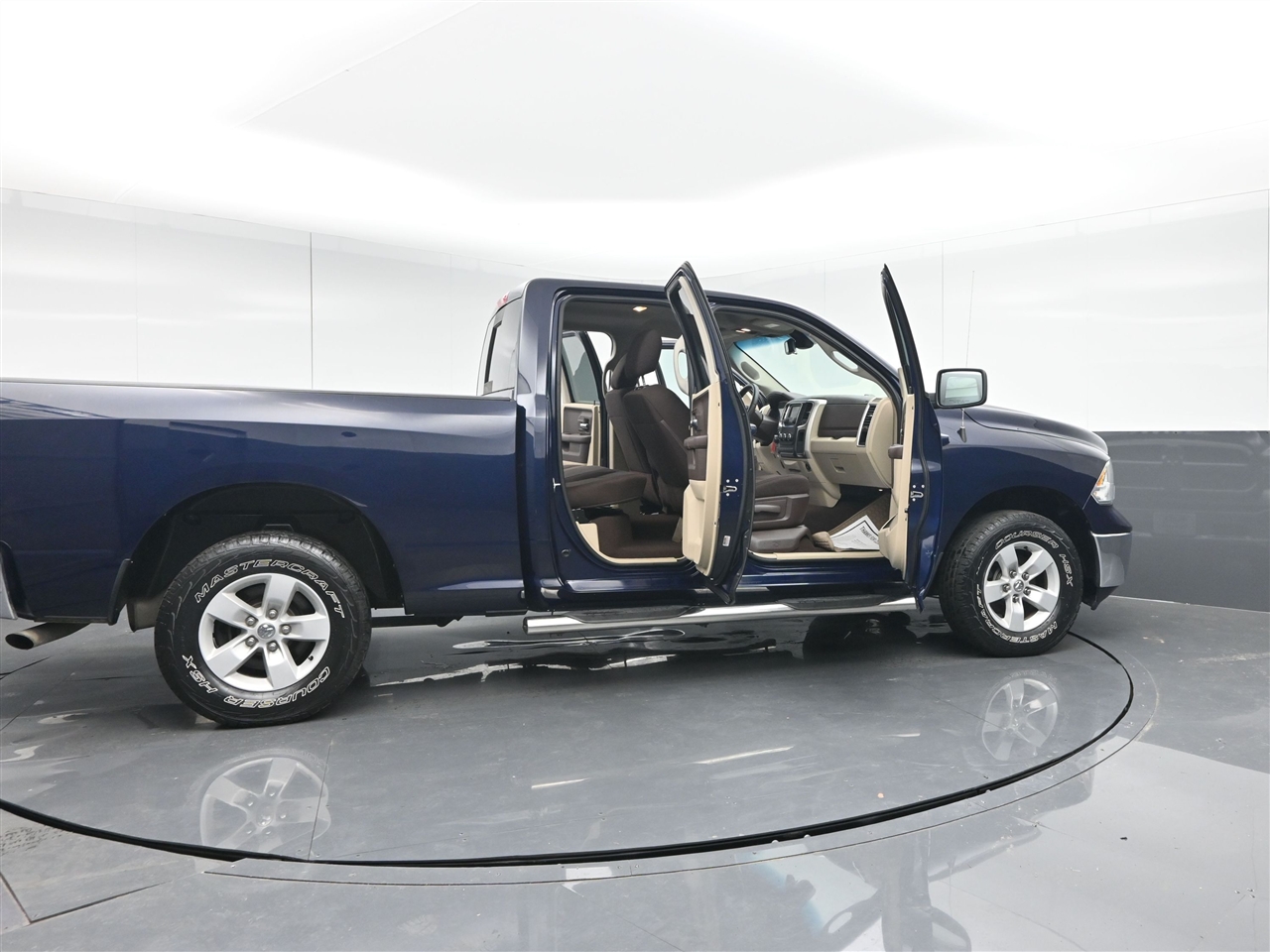 RAM 1500 SLT Quad Cab 4WD 2016