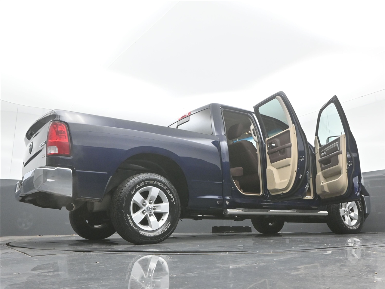 RAM 1500 SLT Quad Cab 4WD 2016