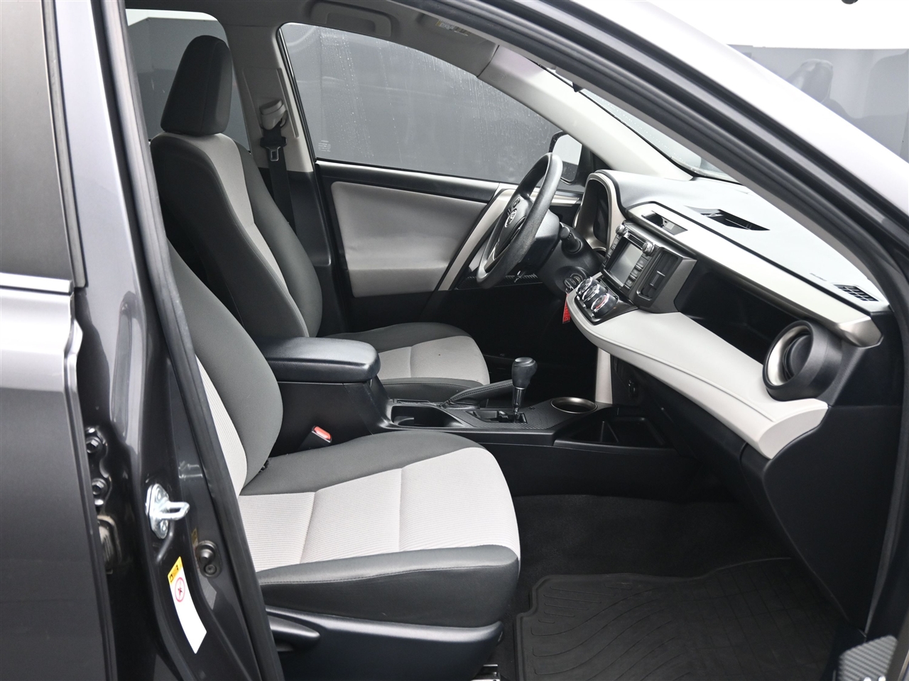 Toyota RAV4 LE AWD 2015