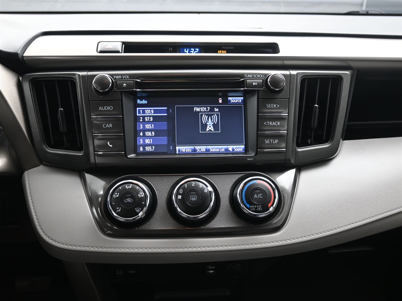 Toyota RAV4 LE AWD 2015