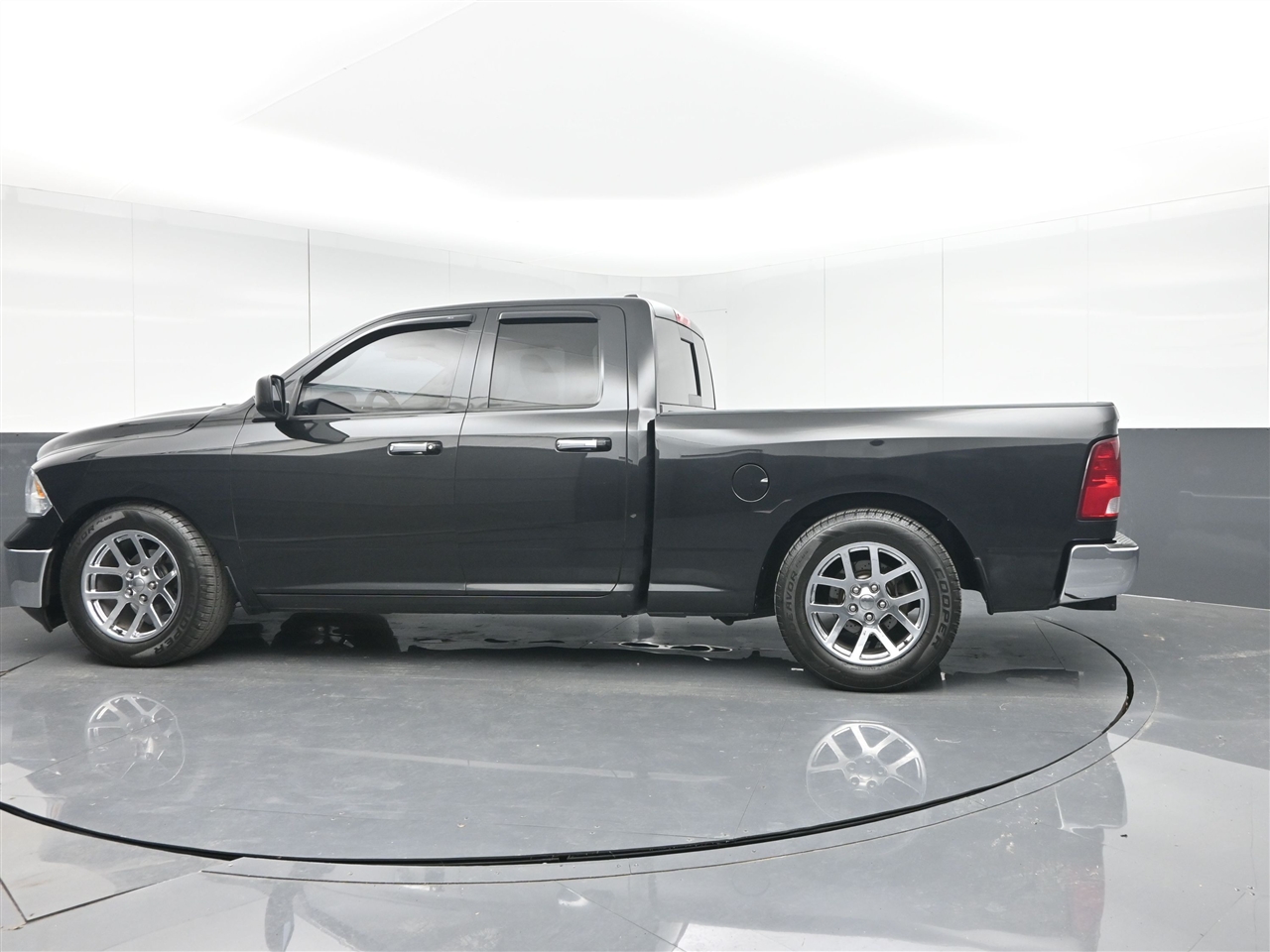 RAM 1500 SLT Quad Cab 2WD 2017