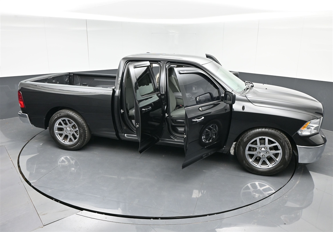 RAM 1500 SLT Quad Cab 2WD 2017