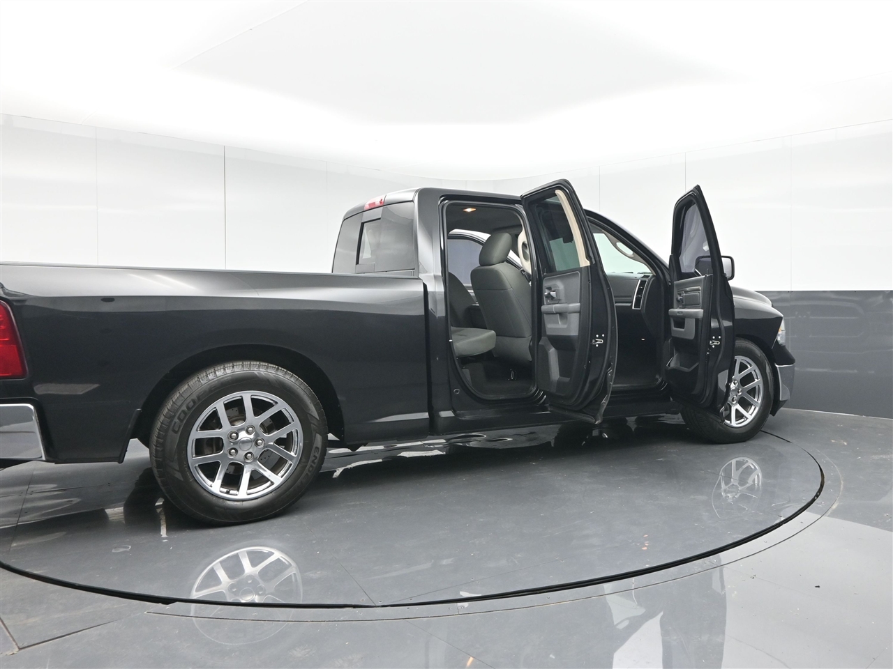 RAM 1500 SLT Quad Cab 2WD 2017