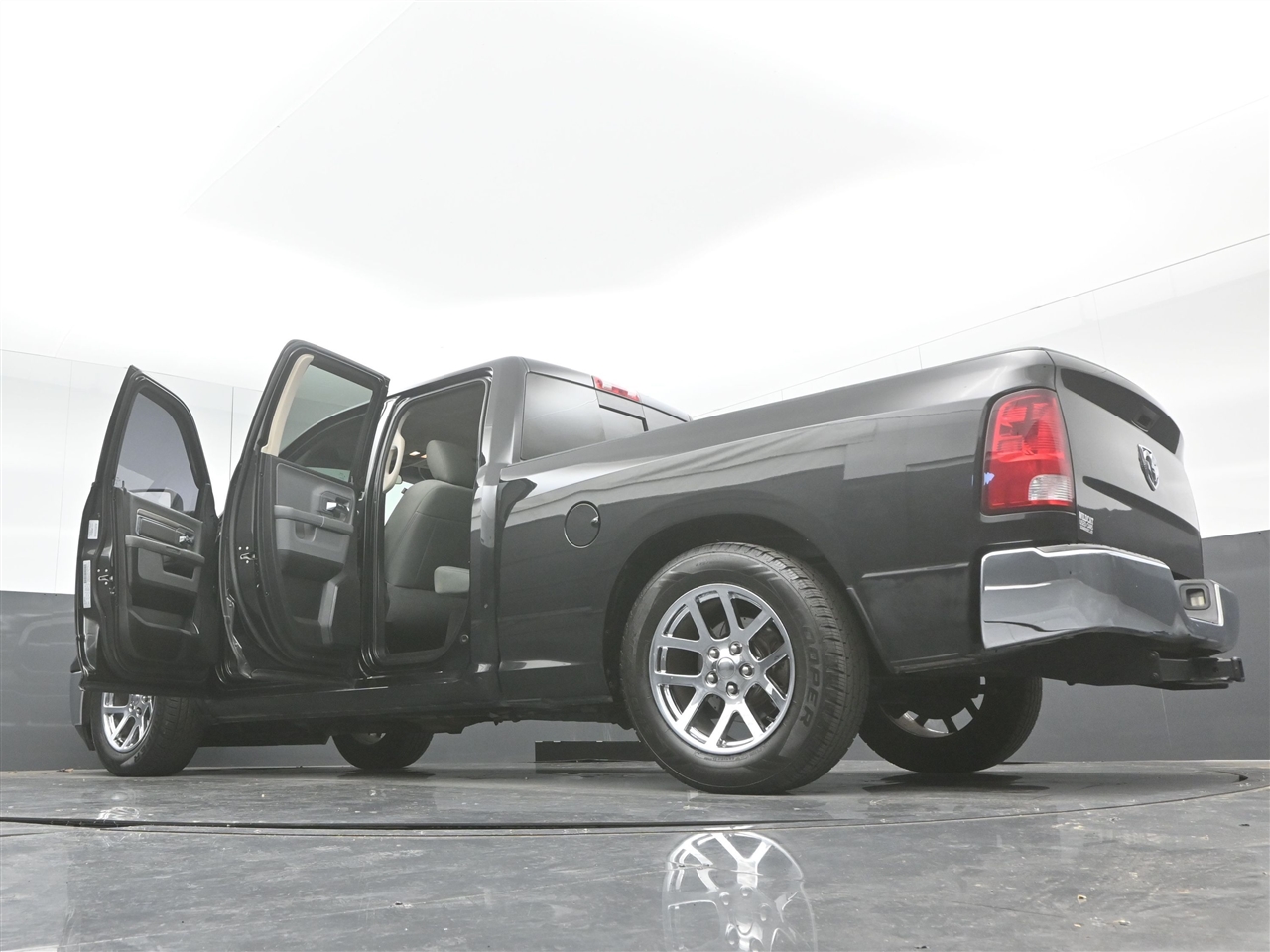 RAM 1500 SLT Quad Cab 2WD 2017