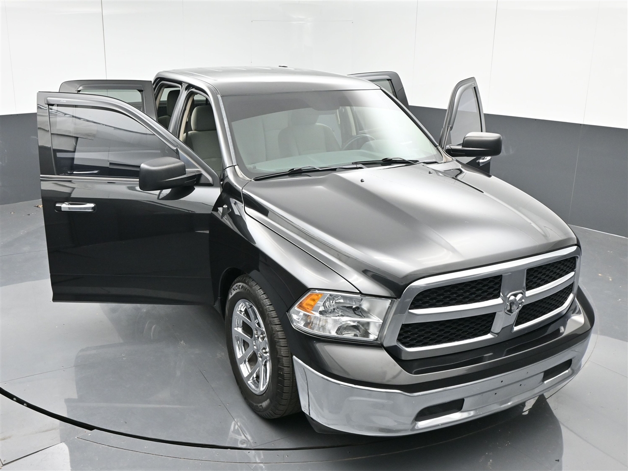 RAM 1500 SLT Quad Cab 2WD 2017