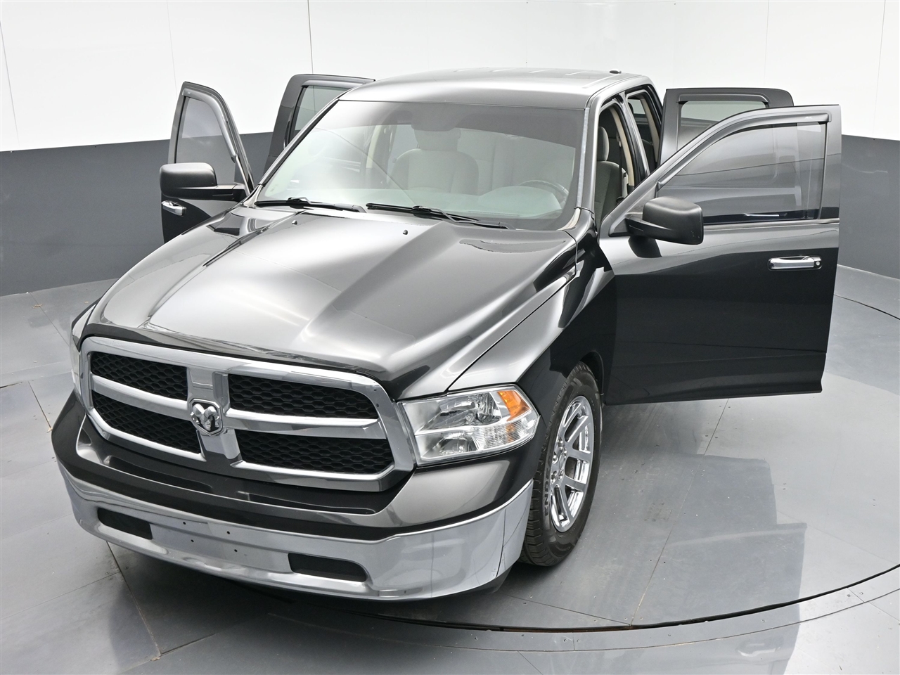 RAM 1500 SLT Quad Cab 2WD 2017