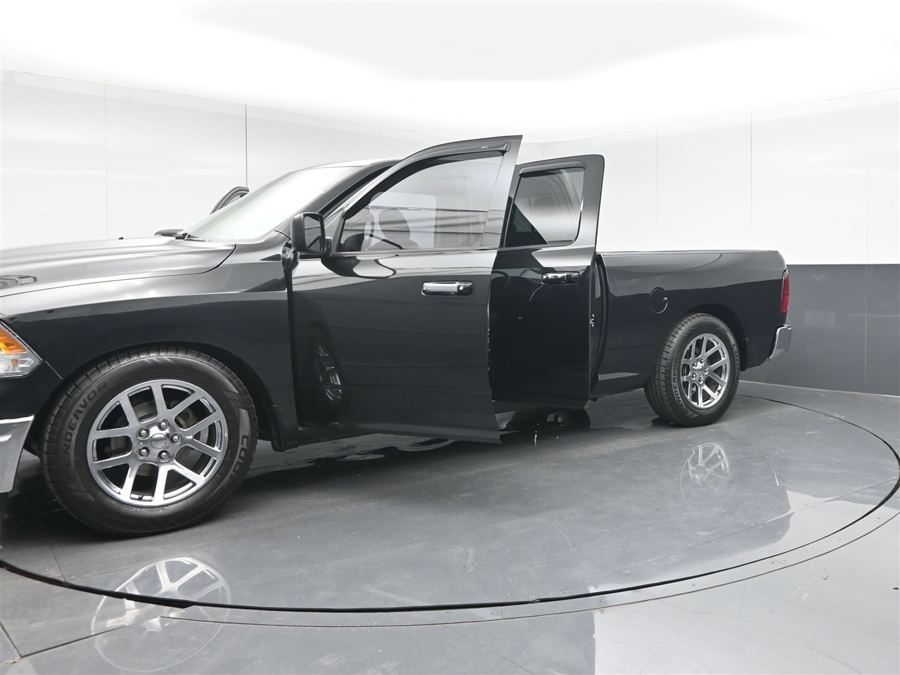 RAM 1500 SLT Quad Cab 2WD 2017