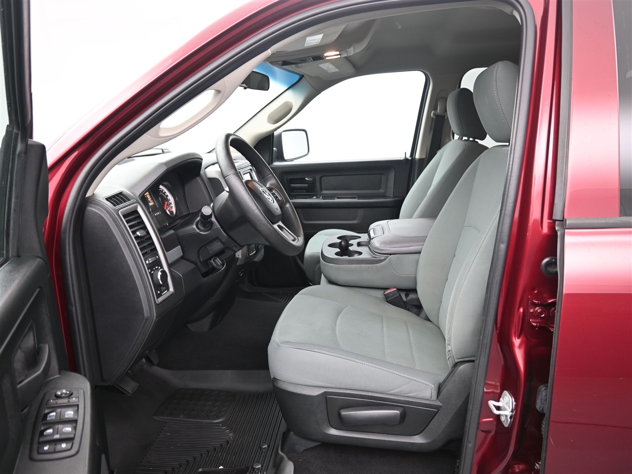 RAM 1500 Tradesman Quad Cab 4WD 2018