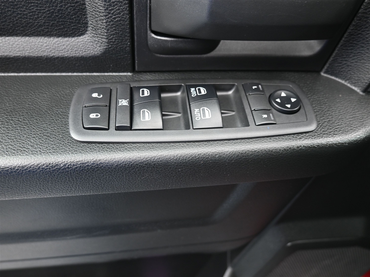 RAM 1500 Tradesman Quad Cab 4WD 2018