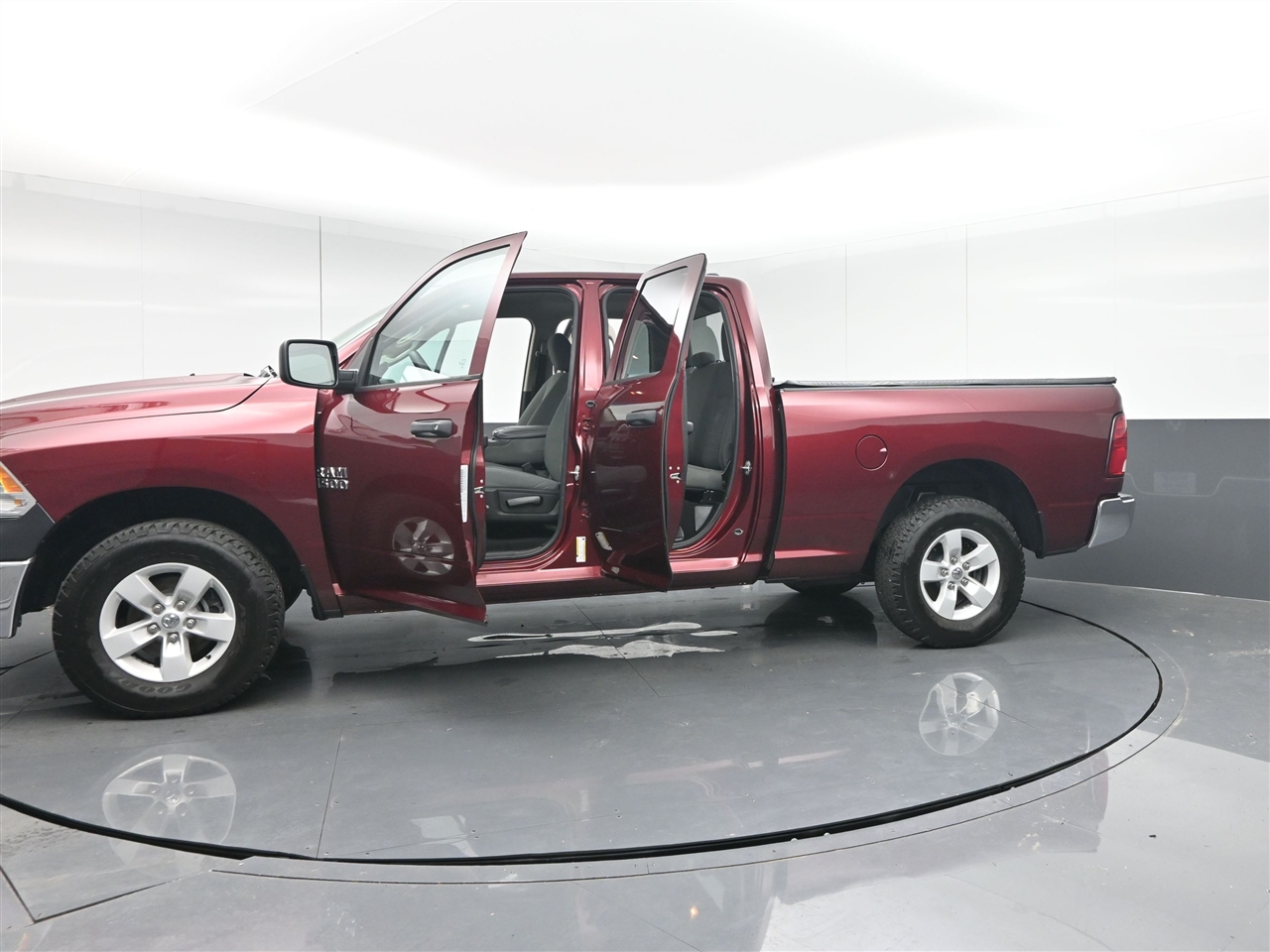RAM 1500 Tradesman Quad Cab 4WD 2018