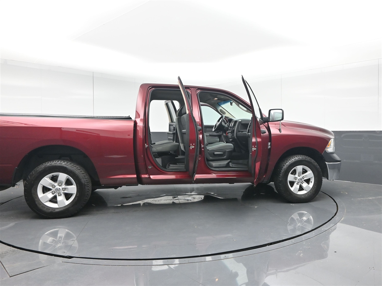 RAM 1500 Tradesman Quad Cab 4WD 2018