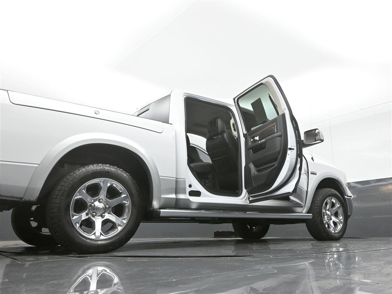 RAM 1500 Laramie Crew Cab SWB 4WD 2014