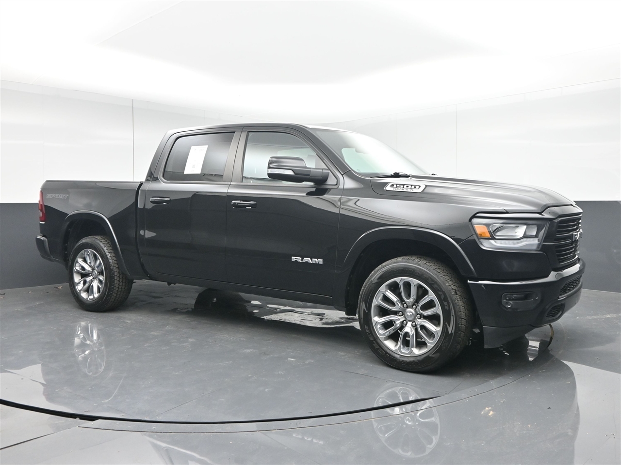RAM 1500 Laramie Crew Cab SWB 4WD 2020