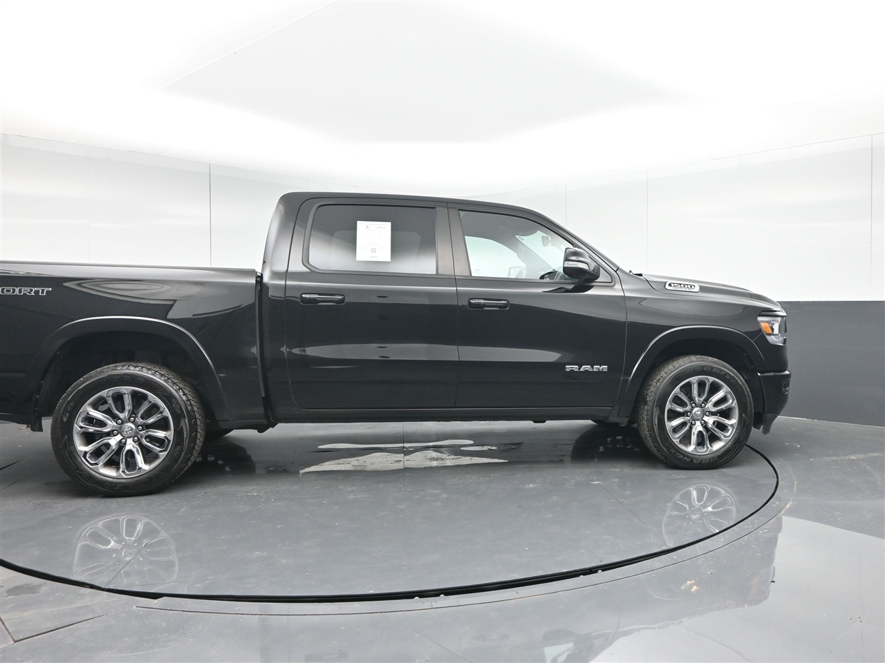 RAM 1500 Laramie Crew Cab SWB 4WD 2020