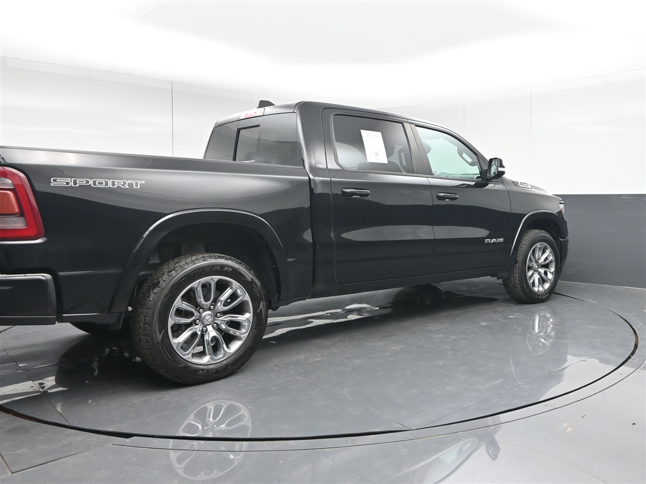 RAM 1500 Laramie Crew Cab SWB 4WD 2020