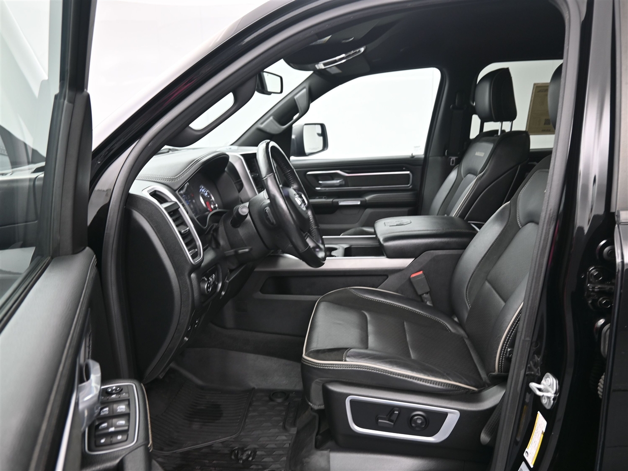 RAM 1500 Laramie Crew Cab SWB 4WD 2020