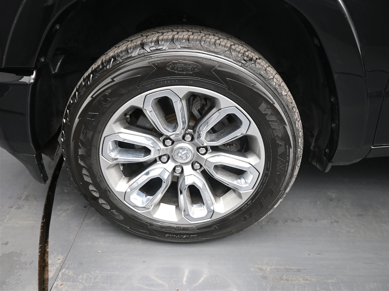 RAM 1500 Laramie Crew Cab SWB 4WD 2020