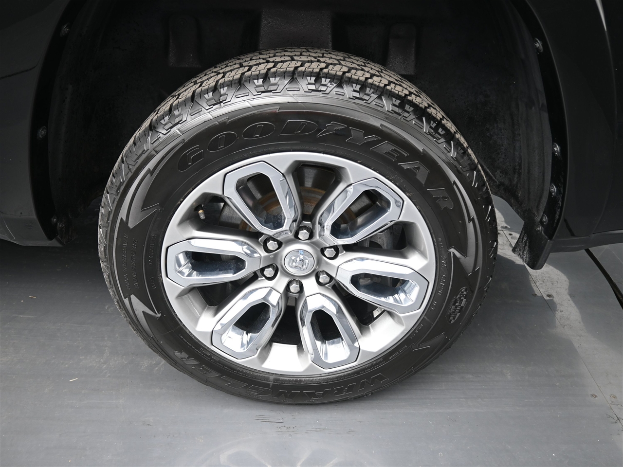 RAM 1500 Laramie Crew Cab SWB 4WD 2020