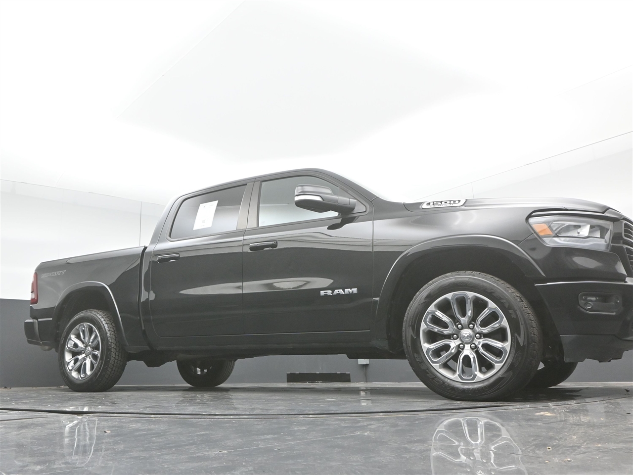 RAM 1500 Laramie Crew Cab SWB 4WD 2020