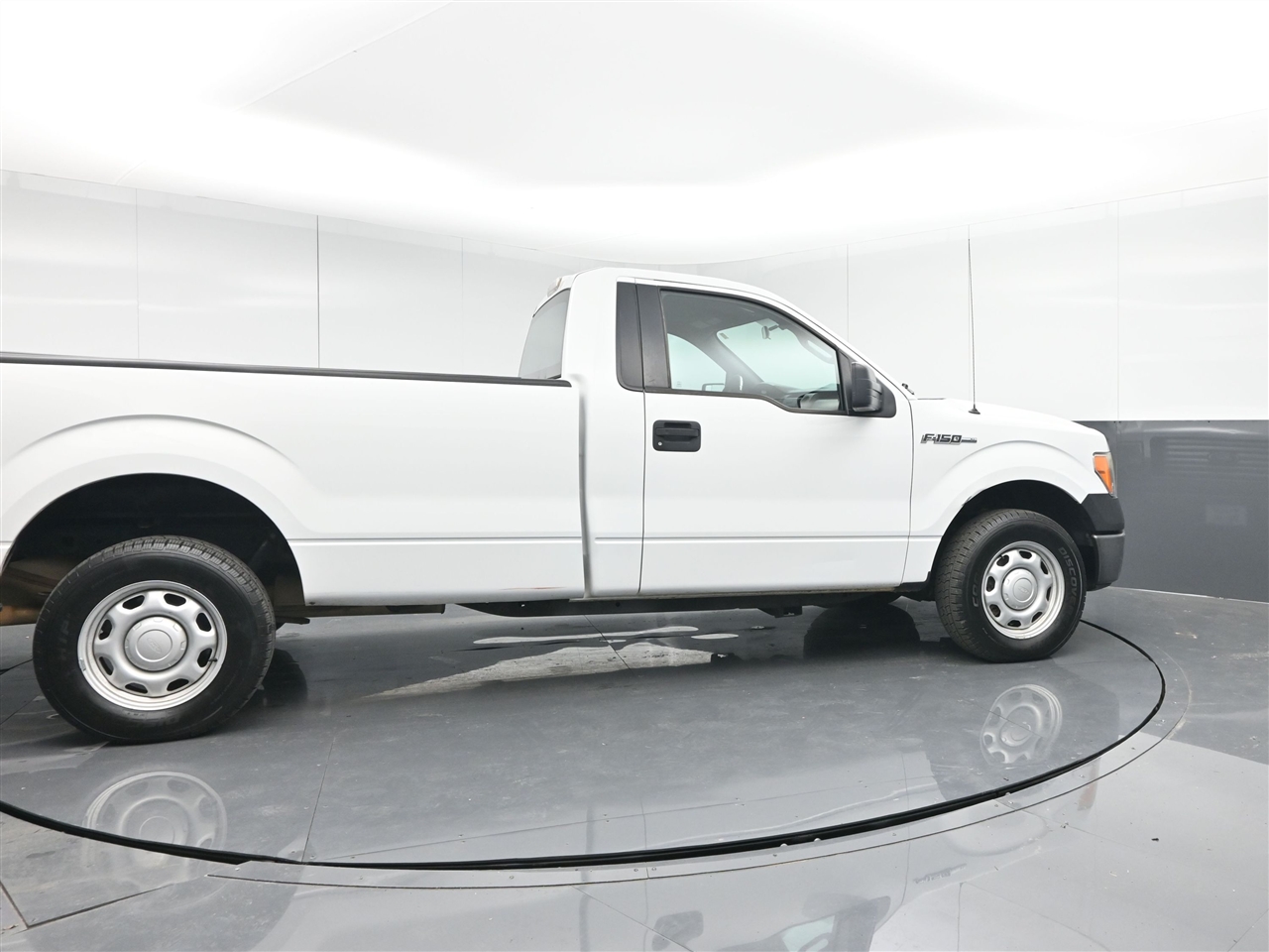 Ford F-150 XL 8-ft. Bed 2WD 2011