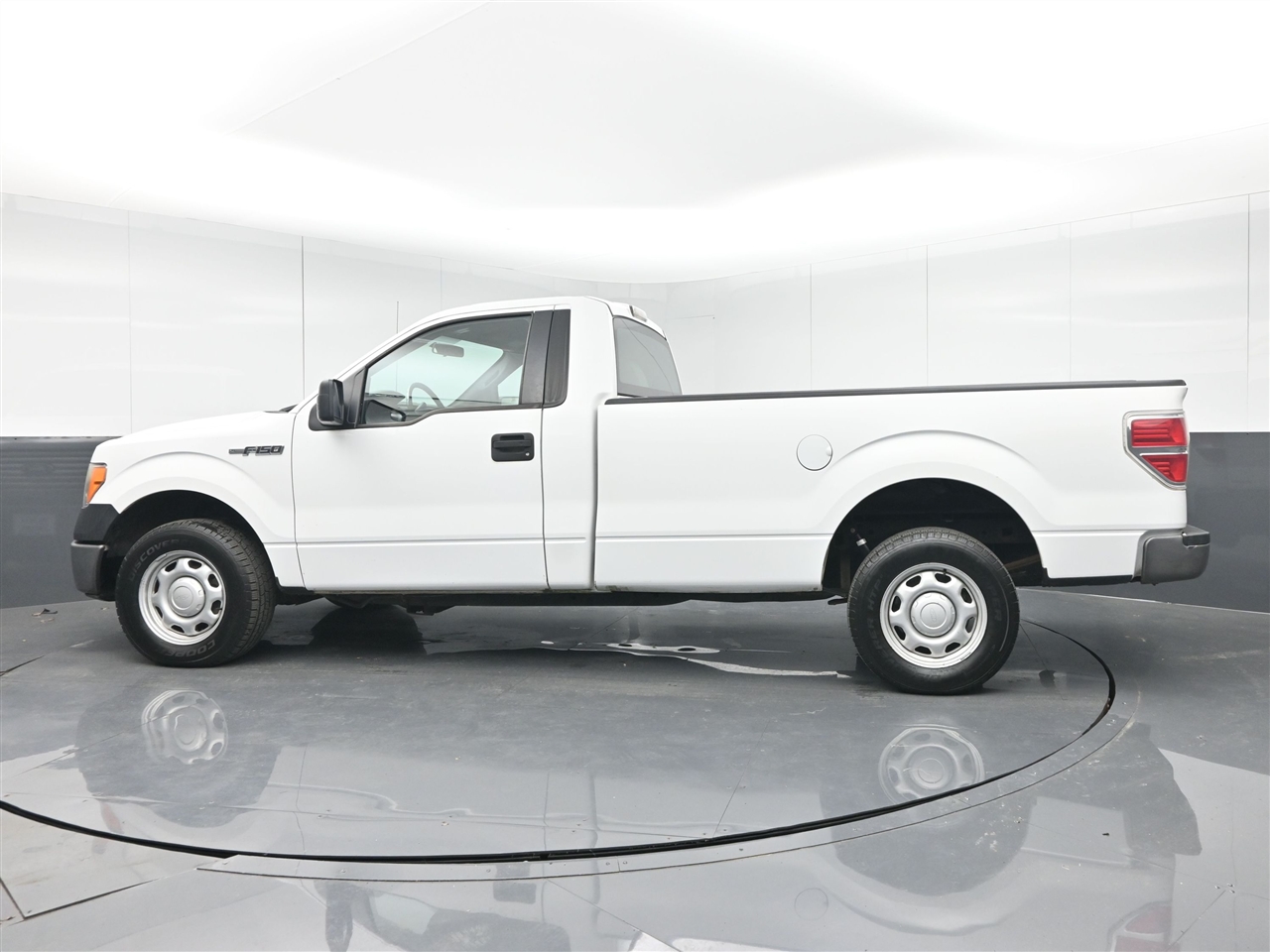 Ford F-150 XL 8-ft. Bed 2WD 2011
