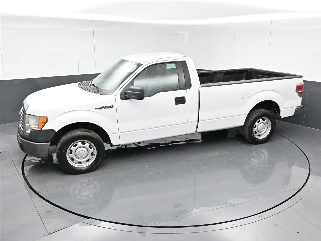 Ford F-150 XL 8-ft. Bed 2WD 2011