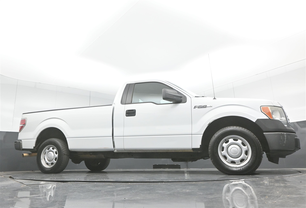 Ford F-150 XL 8-ft. Bed 2WD 2011