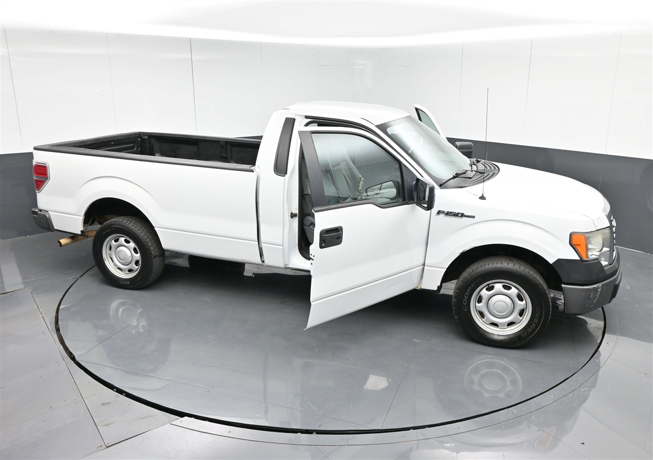 Ford F-150 XL 8-ft. Bed 2WD 2011