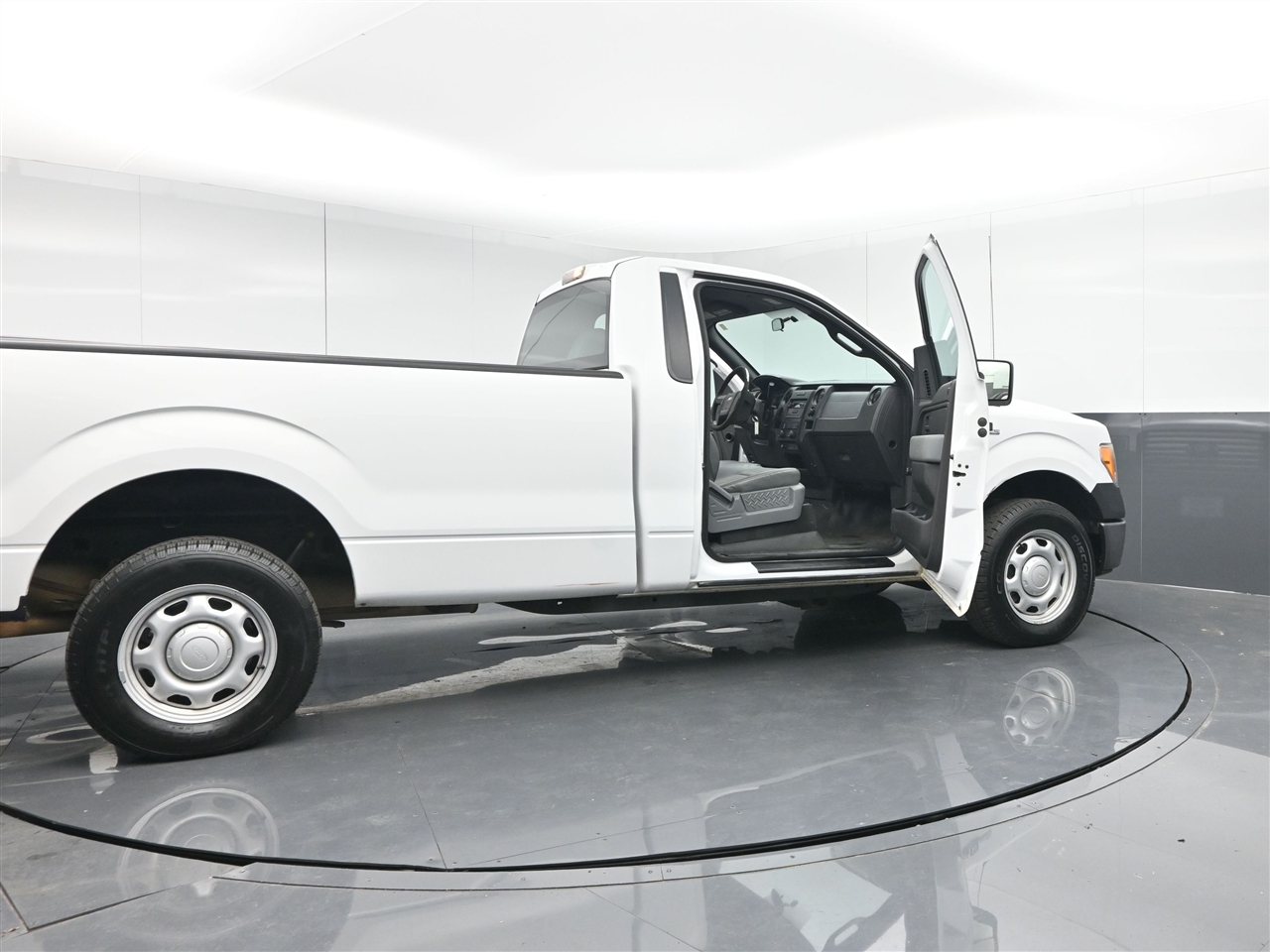 Ford F-150 XL 8-ft. Bed 2WD 2011