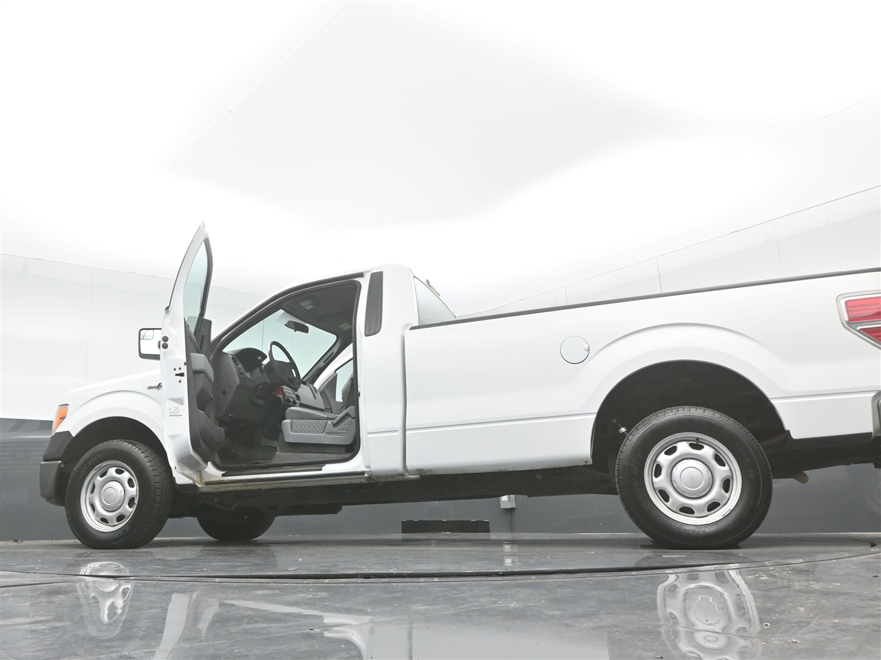 Ford F-150 XL 8-ft. Bed 2WD 2011