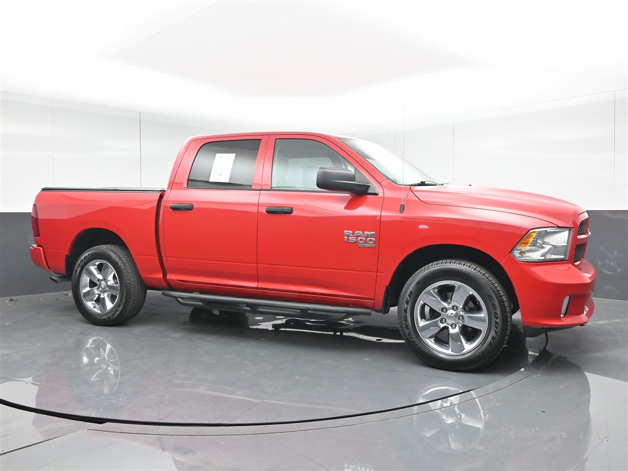 RAM 1500 Classic Tradesman Crew Cab SWB 4WD 2019