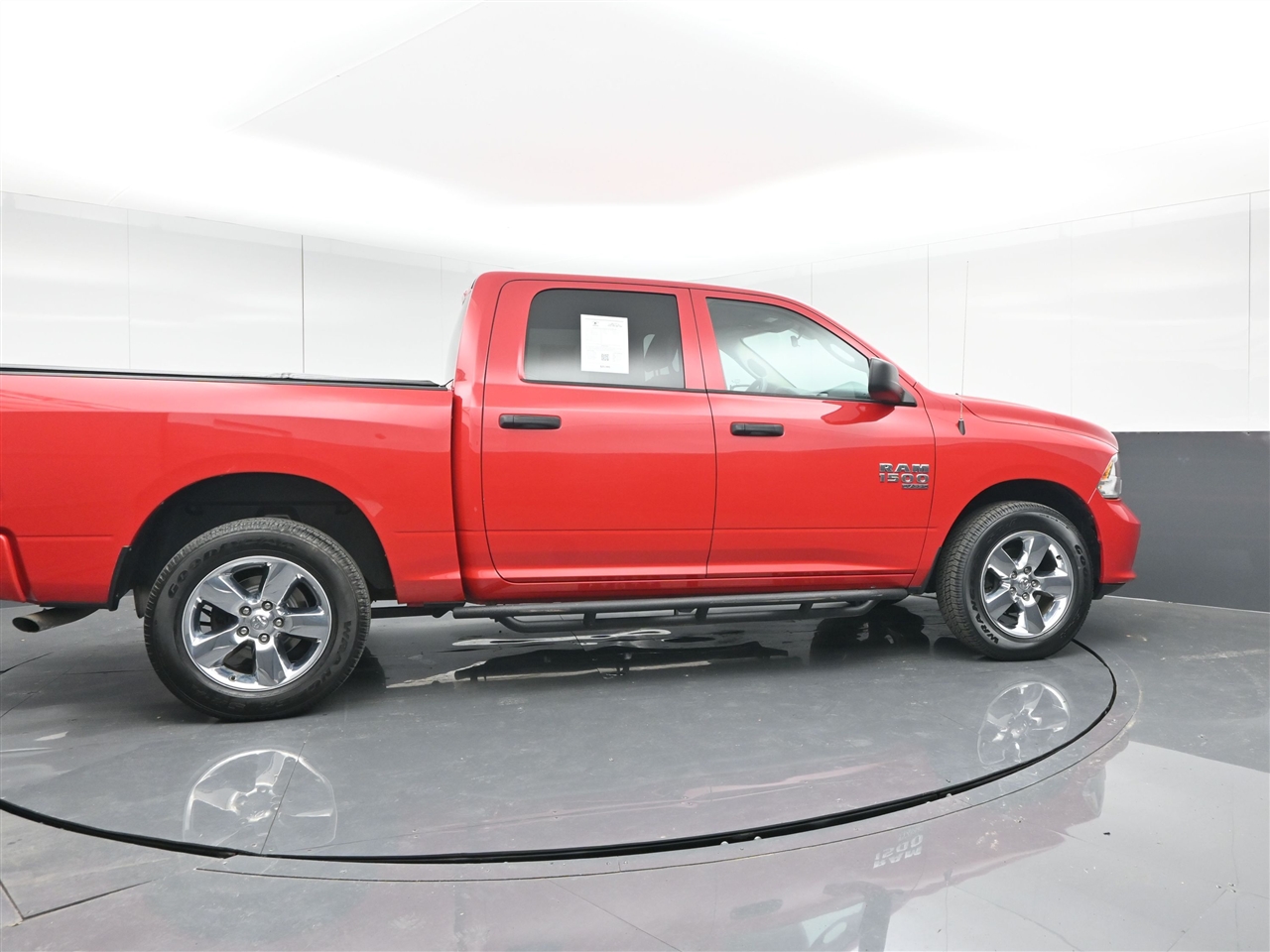 RAM 1500 Classic Tradesman Crew Cab SWB 4WD 2019