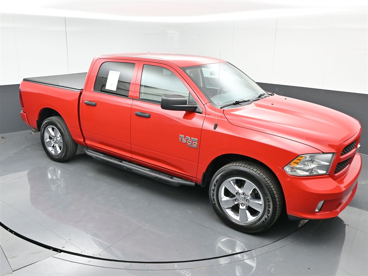 RAM 1500 Classic Tradesman Crew Cab SWB 4WD 2019
