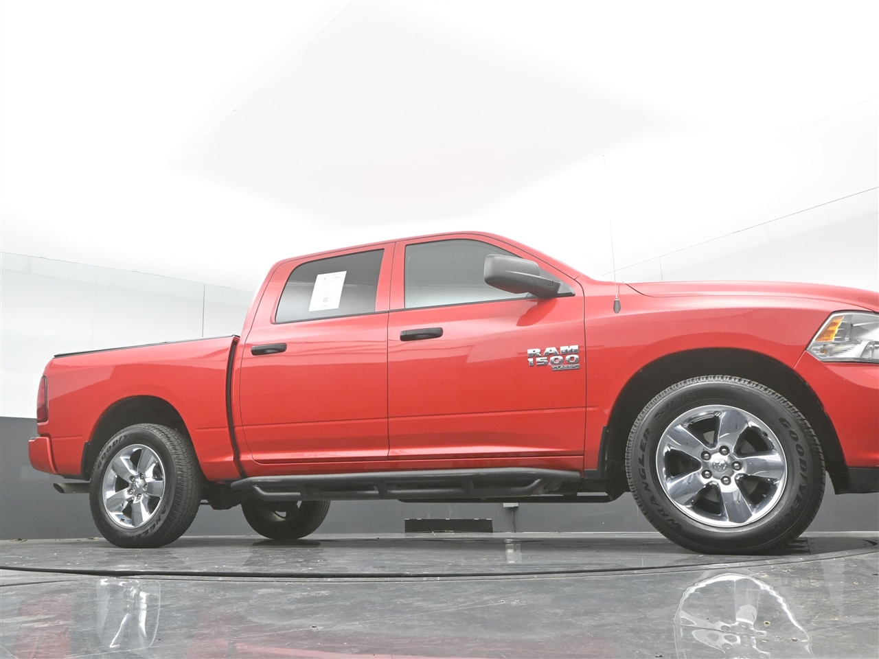 RAM 1500 Classic Tradesman Crew Cab SWB 4WD 2019