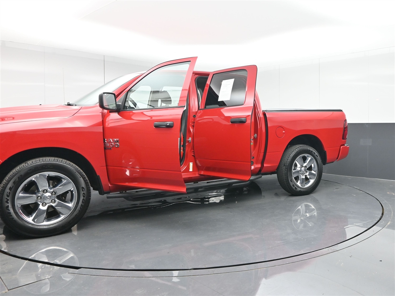 RAM 1500 Classic Tradesman Crew Cab SWB 4WD 2019