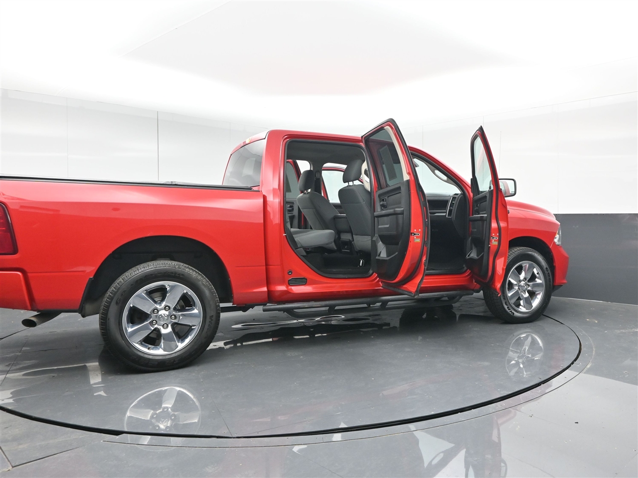 RAM 1500 Classic Tradesman Crew Cab SWB 4WD 2019
