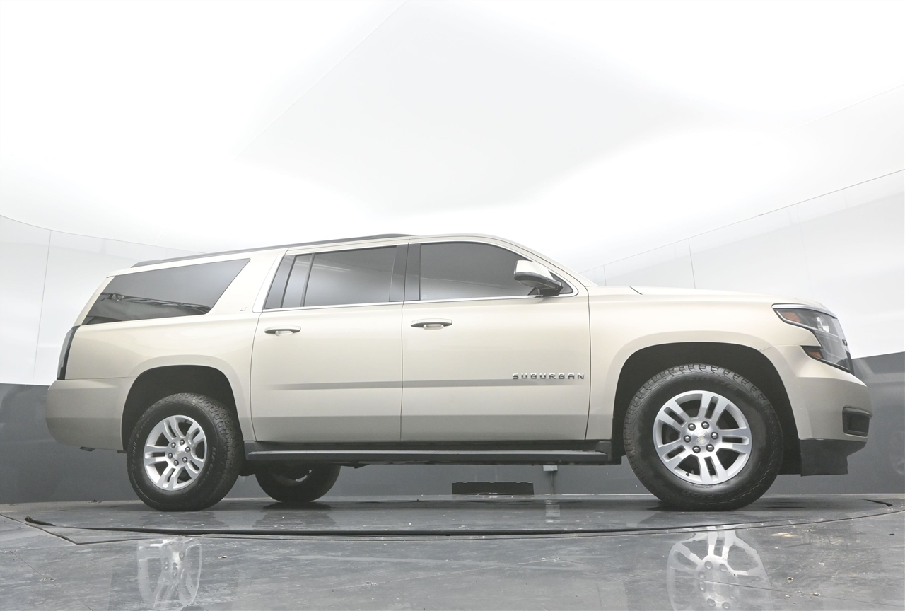 Chevrolet Suburban LT 4WD 2017