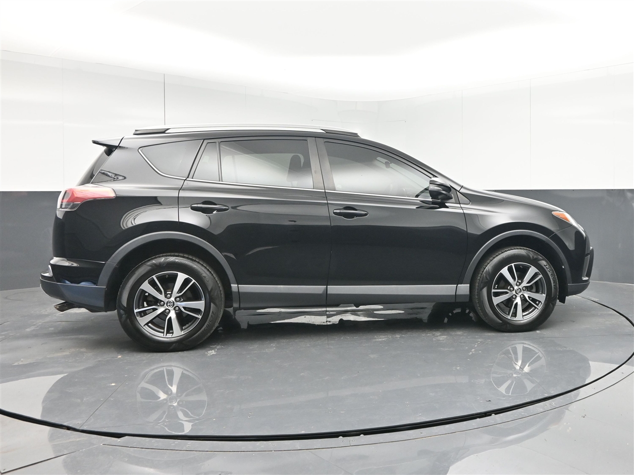 Toyota RAV4 XLE FWD 2018