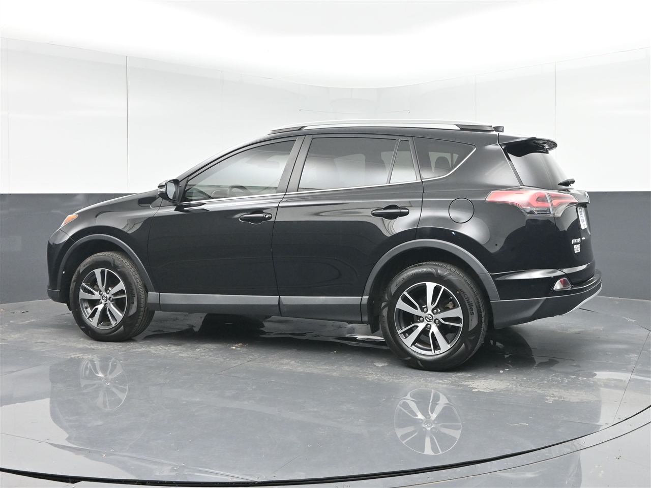 Toyota RAV4 XLE FWD 2018