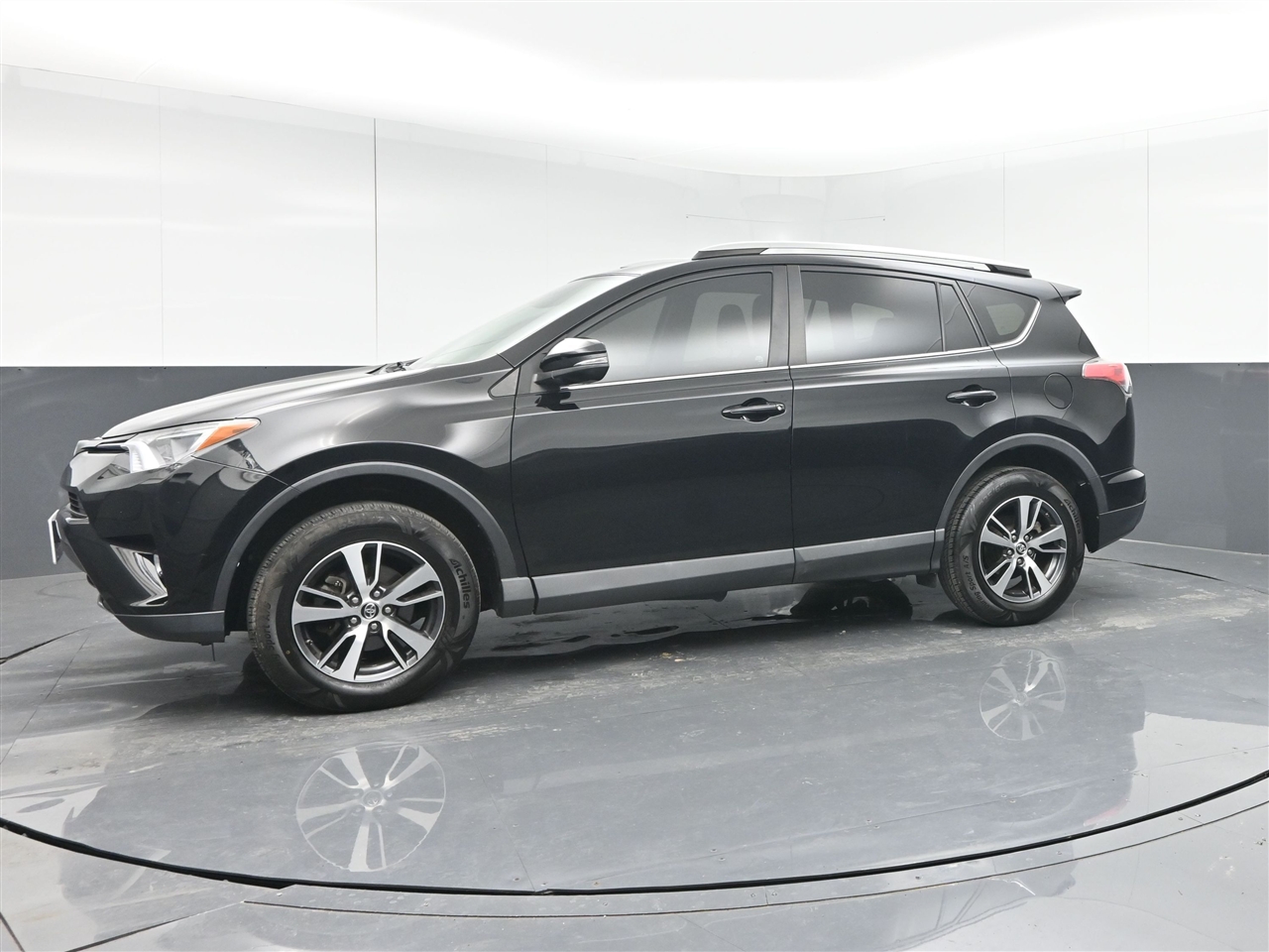 Toyota RAV4 XLE FWD 2018