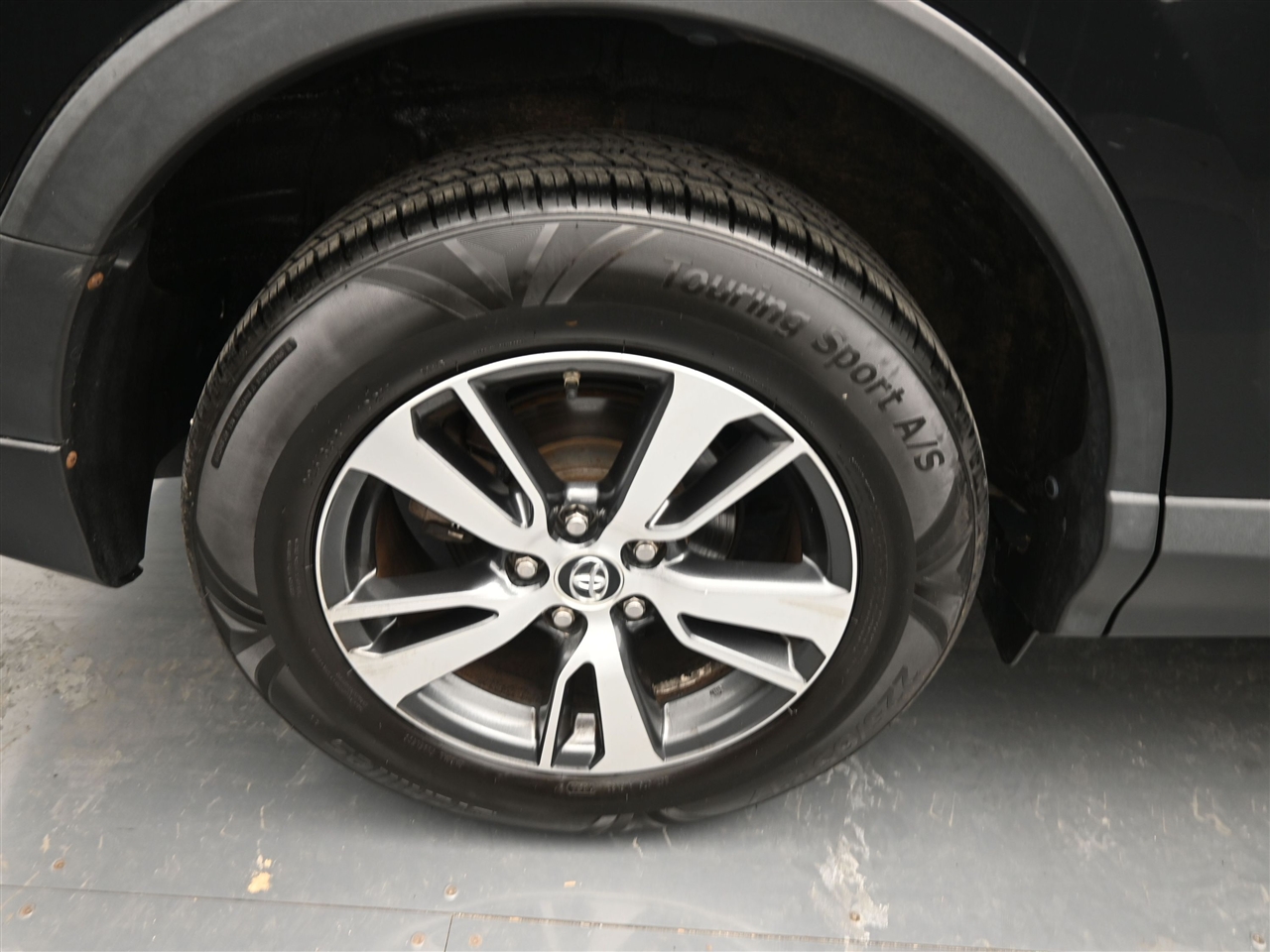 Toyota RAV4 XLE FWD 2018