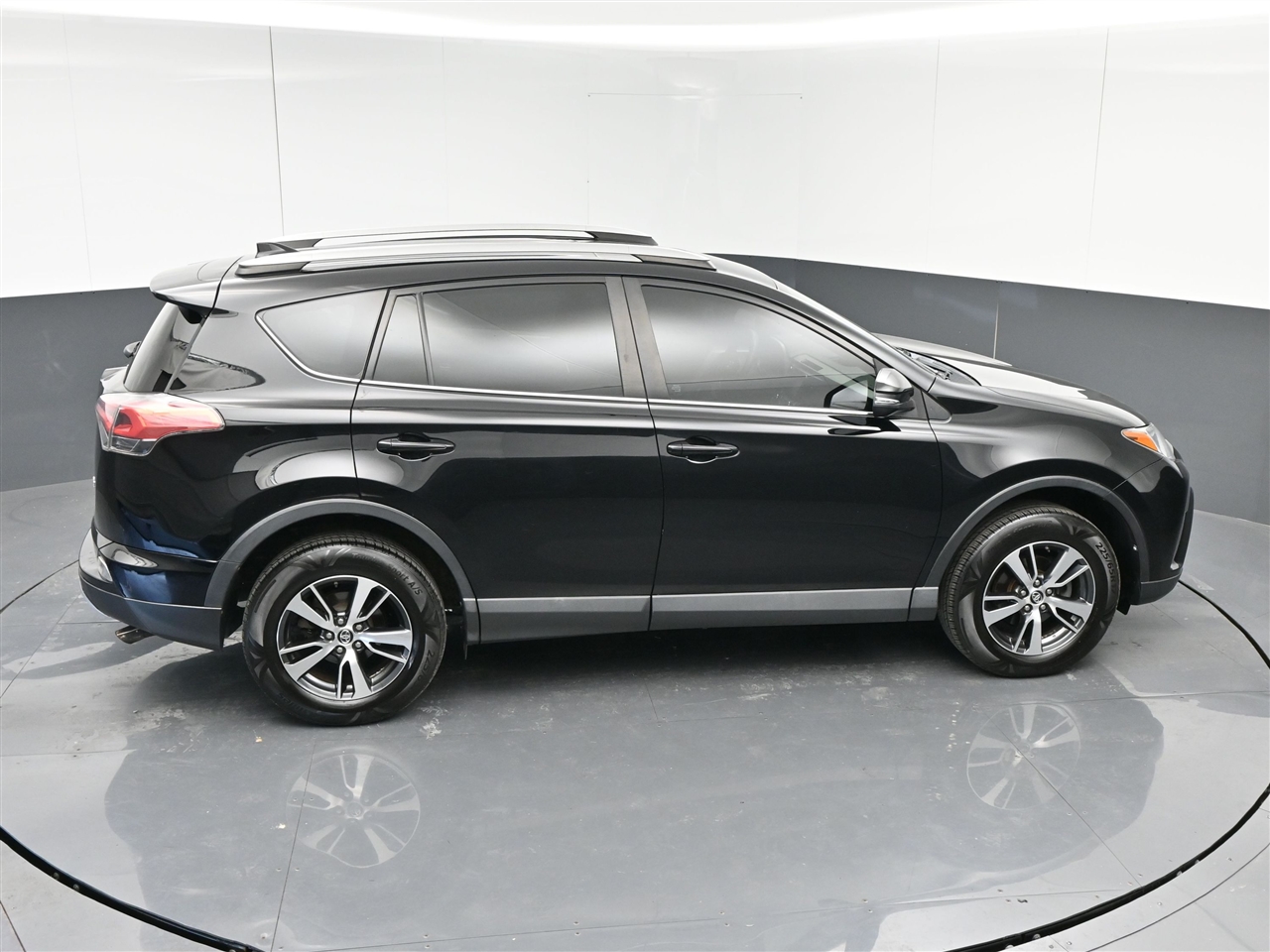 Toyota RAV4 XLE FWD 2018