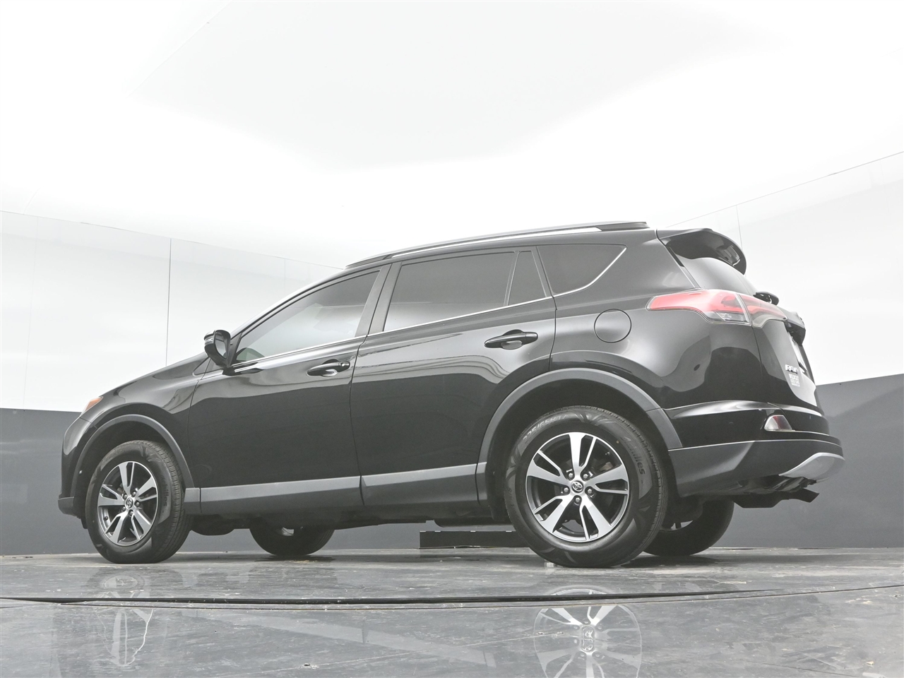 Toyota RAV4 XLE FWD 2018