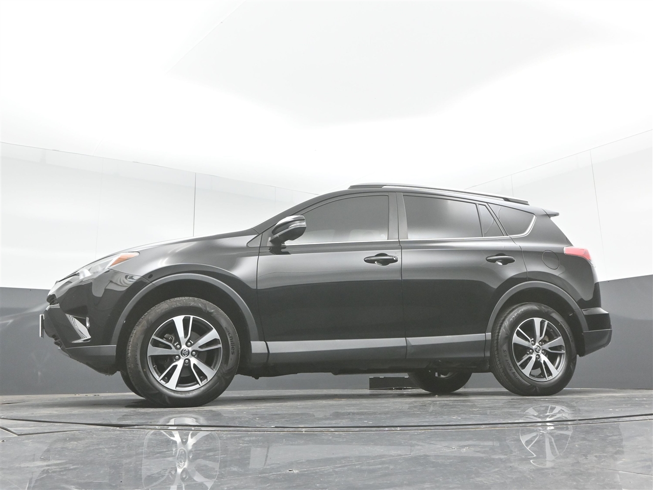 Toyota RAV4 XLE FWD 2018