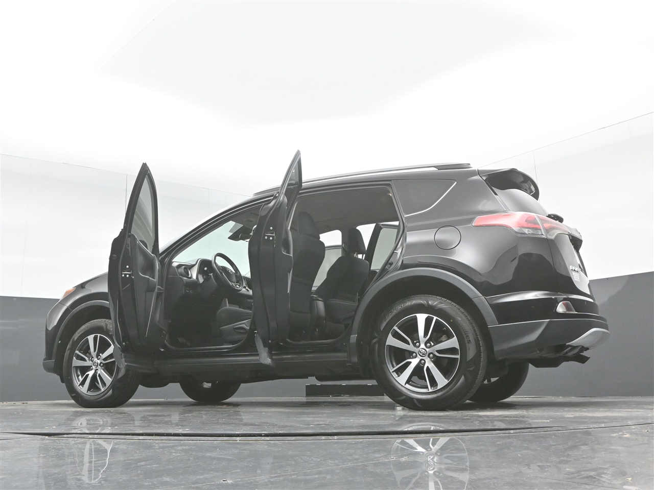 Toyota RAV4 XLE FWD 2018