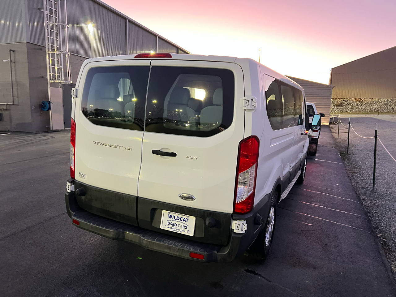 Ford Transit 350 Wagon Low Roof XLT 60/40 Pass. 148-in. WB 2015