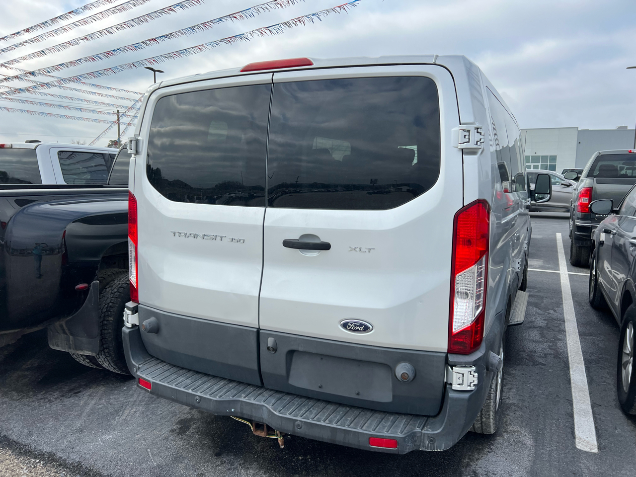 Ford Transit 350 Wagon Low Roof XLT 60/40 Pass. 148-in. WB 2016