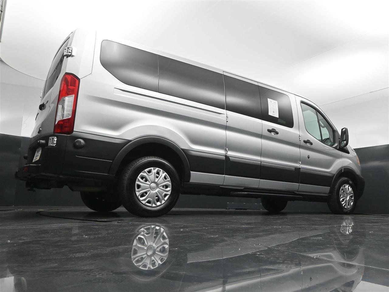 Ford Transit 350 Wagon Low Roof XLT 60/40 Pass. 148-in. WB 2016