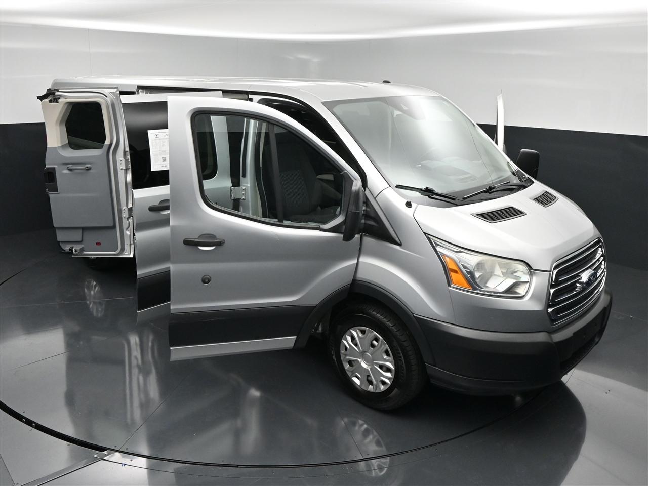 Ford Transit 350 Wagon Low Roof XLT 60/40 Pass. 148-in. WB 2016