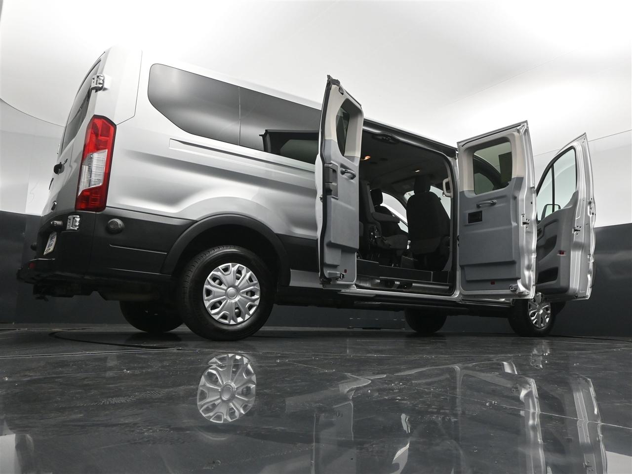 Ford Transit 350 Wagon Low Roof XLT 60/40 Pass. 148-in. WB 2016